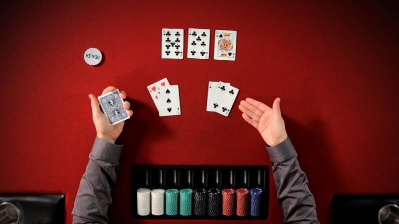 Bản chất của semi-bluff trong poker hiện đại
