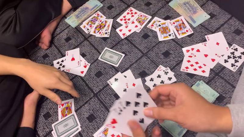 Vì sao chiến thuật kín bài lại quan trọng trong Phỏm?